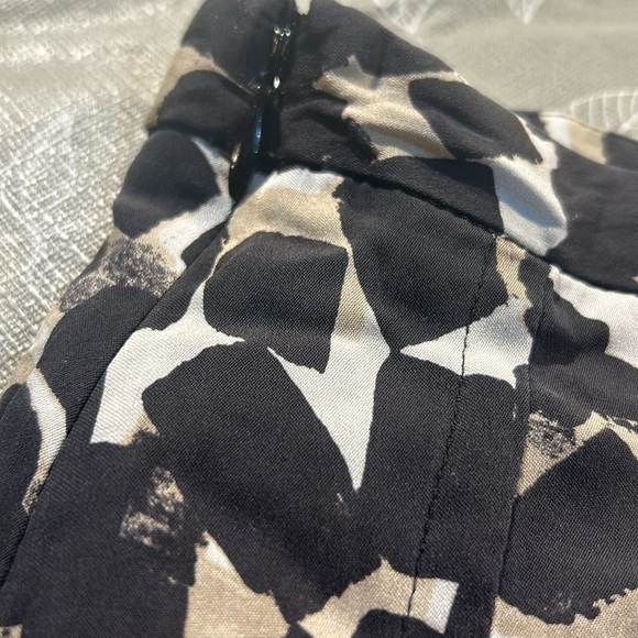 Ladies White House Black Market Skirt. - Picture 8 of 9